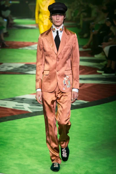 Look 9